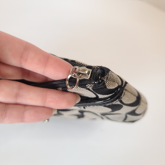 Coach | Classic Logo Wristlet Canvas - Picture 7 of 8